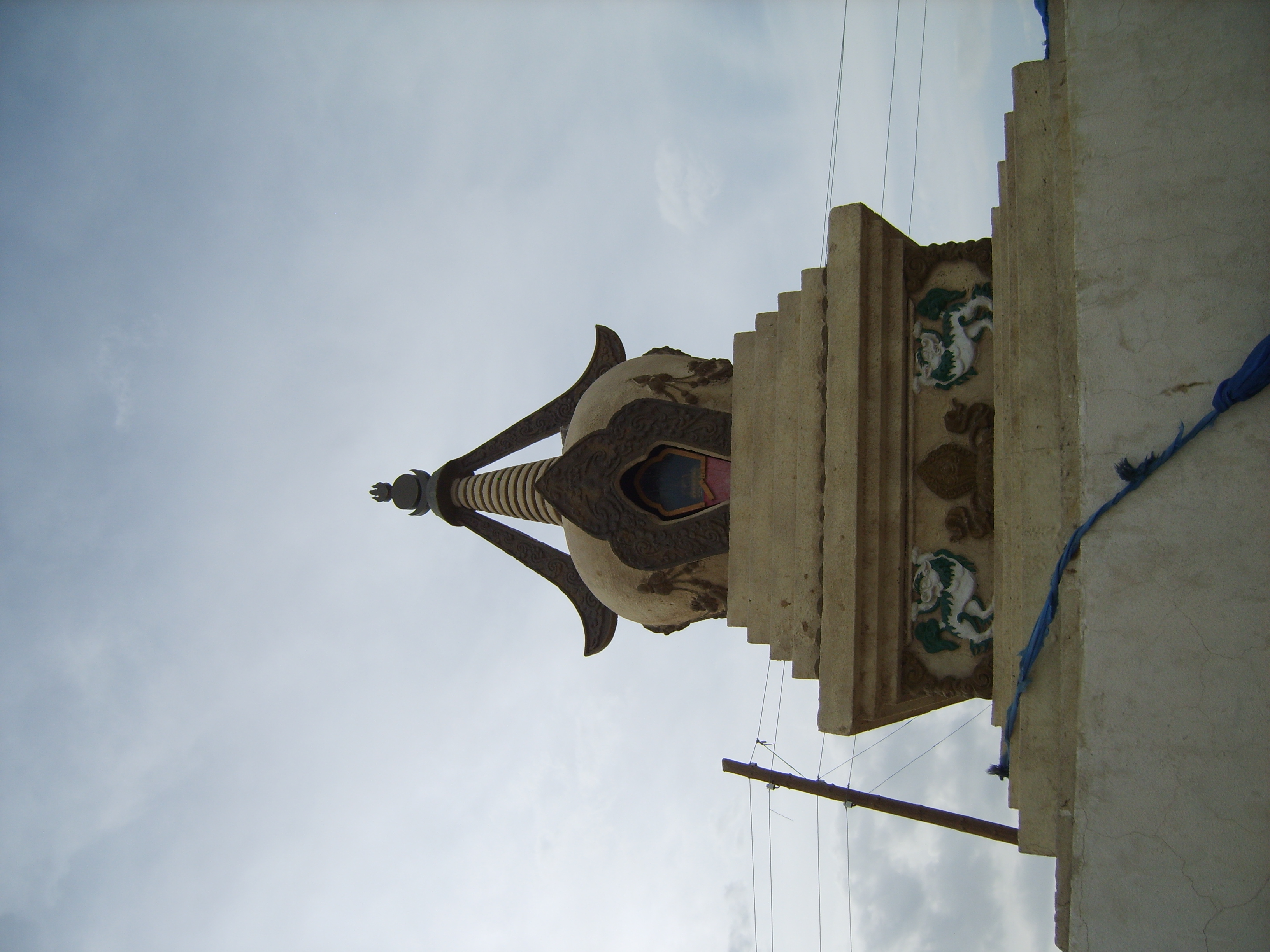 Хашаан дотор Зүүн-Хойд талд байсан суварга Урд тал